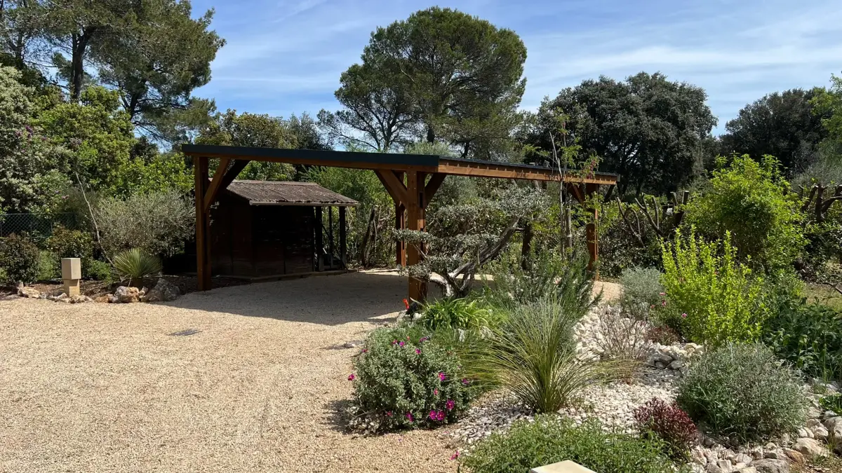 Installation carport bois solaire Cannes
