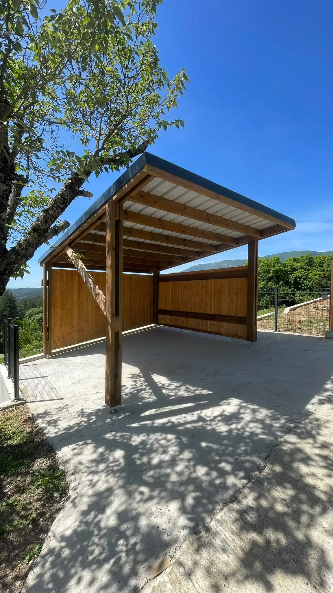 Installation carport bois solaire Cannes